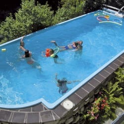 Beheizter Außenpool im Sommer – Salzburger Hof