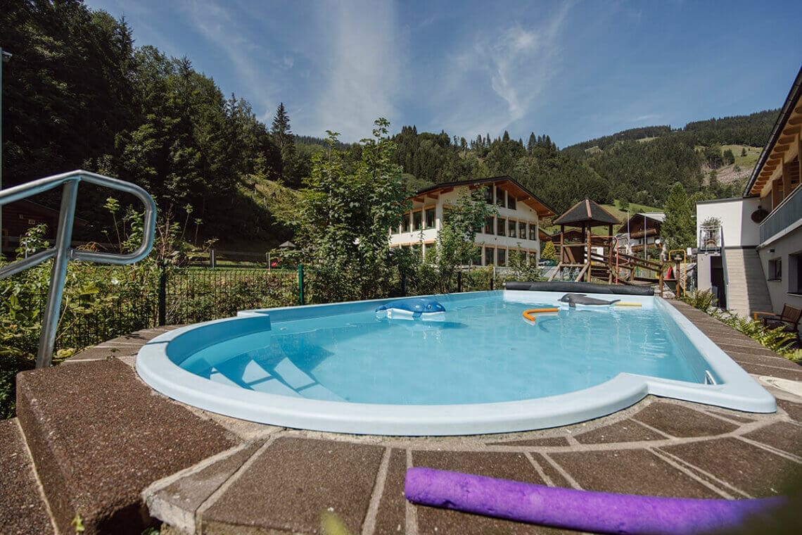 Außenpool - Familienhotel in Dienten, Salzburger Land