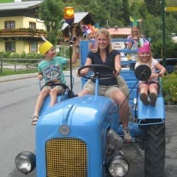 Hotel – Salzburger Hof – Dienten – Bilder – Hotel – Kinder – Traktorfahrt
